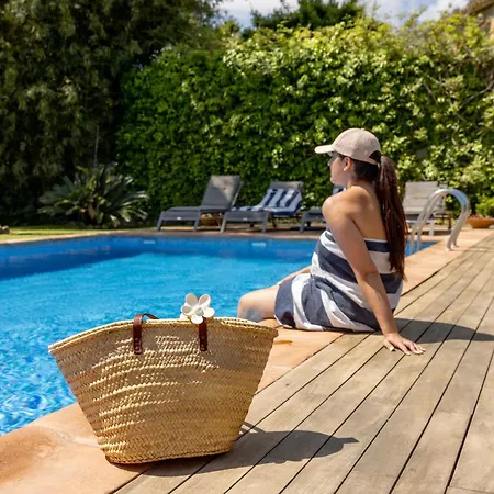 Casa de camp Masia Elegant Amb Jardi I Piscina Bescanó